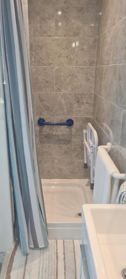 Parc Lodge Guesthouse Бридженд Экстерьер фото