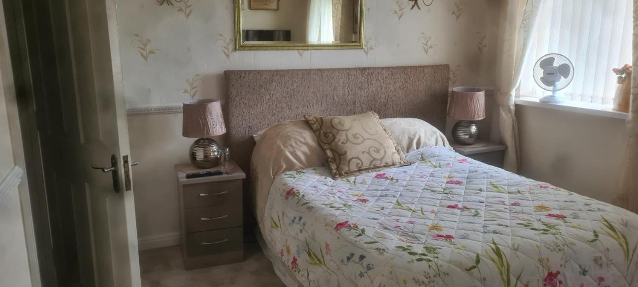 Parc Lodge Guesthouse Бридженд Экстерьер фото