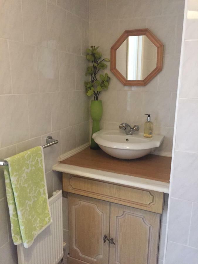 Parc Lodge Guesthouse Бридженд Экстерьер фото